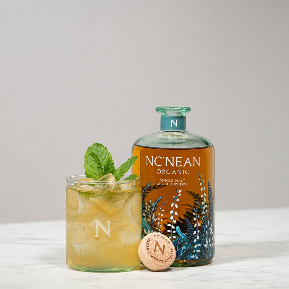 ORGANIC SINGLE MALT WHISKY AND GLASSWARE SET